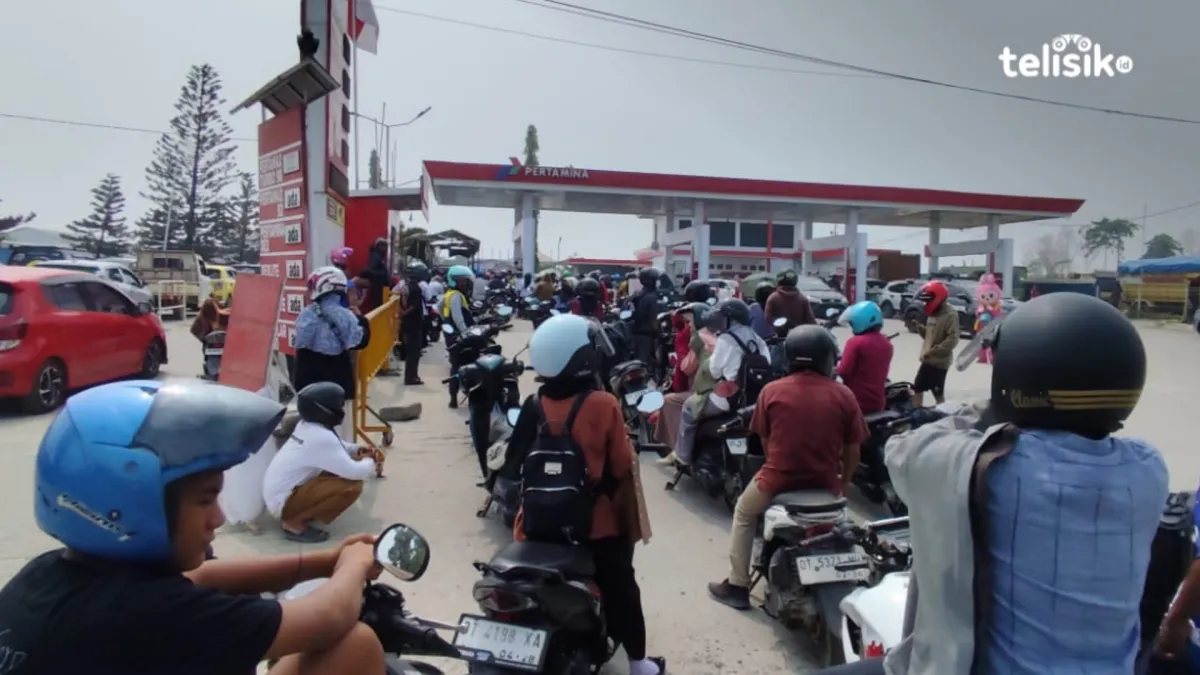 Antrean BBM di Kendari Masih Panjang, Pemkot Minta SPBU Buka Lebih Lama hingga Tengah Malam
