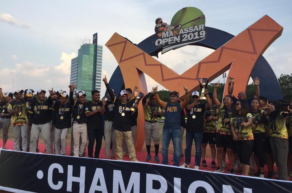 Tim Putra Lakidende keluar sebagai juara pada Kejuaraan Softball Internasional Makassar Open 2019. Foto: Istimewa