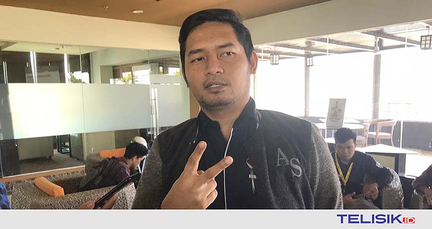 Kepala Cabang Wuling Kendari, Ahmad memberikan keterangan pers kepada awak media,  Kamis (21/11/2019). Foto: Diana/Telisik