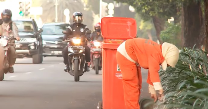 Pemkot Kendari kembali wacanakan kenaikan gaji petugas kebersihan 2020 mendatang. Foto: Repro Detik News