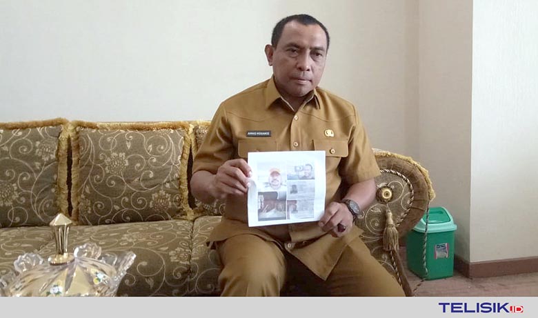 Wakil Wali Kota Baubau menunjukan foto Korban yang disandera Abu Sayaf. Foto: Ridwan Amsyah/Telisik