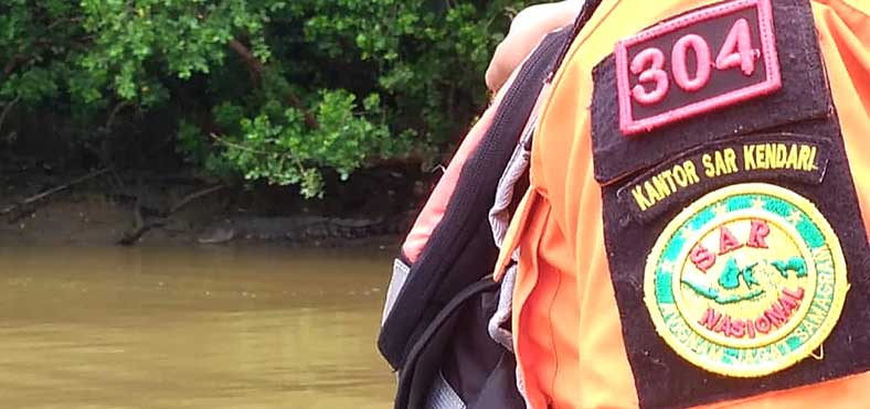 Proses pencarian korban  yang diterkam buaya di Sungai Lasolo. Foto: Istimewa
