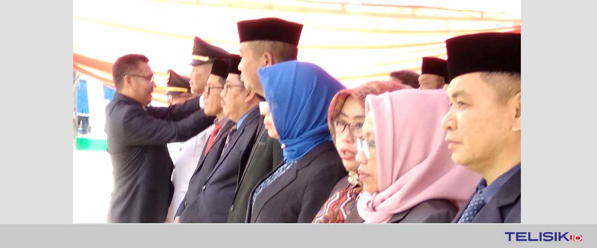 Wali Kota Kendari, Sulkarnain Kadir  melantik para pejabatnya. Foto : Muhammad Israjab/Telisik