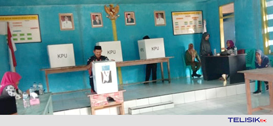 Suasana Pilkades di Desa Lakawoghe. Foto: Naryo/Telisik