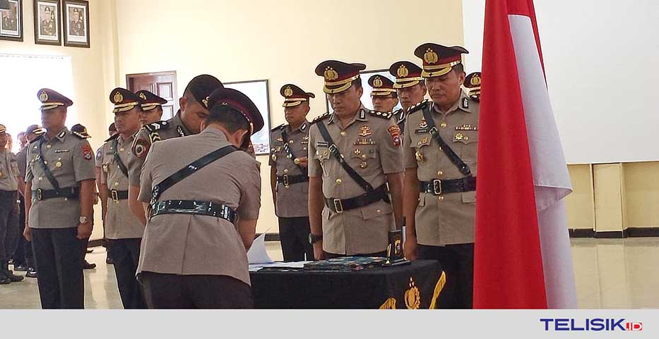 Saat serah terima jabatan di Polda Sultra. Foto : Muhammad Israjab/Telisik