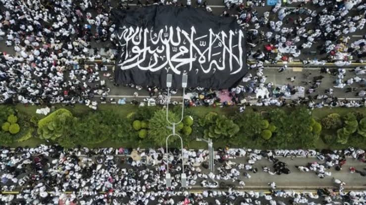 Pengambilan gambar dari atas pada aksi 212  Foto: Repro Google.com