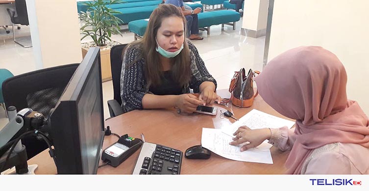 Suasana pelayanan di BNI Mandonga. Foto: Mutarfin/Telisik