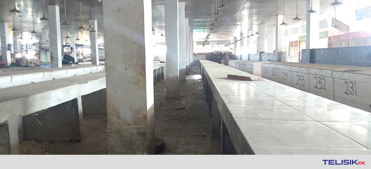 Lods pedagag ikan Pasar Sentral Wua-wua tidak berpenghuni. Foto: Musdar/Telisik