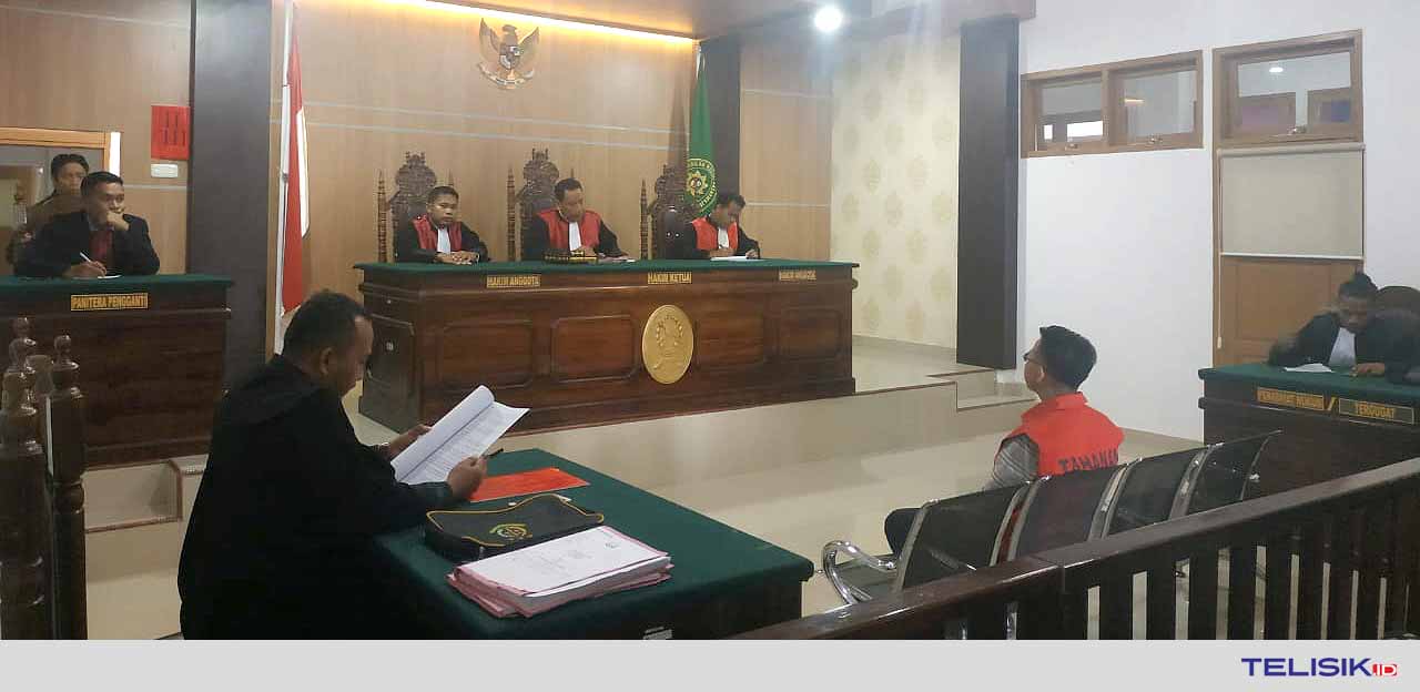 Suasana sidang di pengadilan negeri Pasarwajo. Foto/ Deni Djohan /Telisik