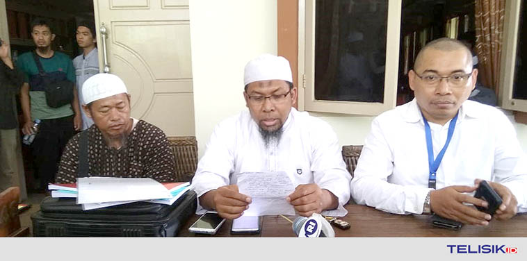 Muhammad Sutamin (Tengah) saat Konfrensi Pers. Foto : Muhammad Israjab/Telisik