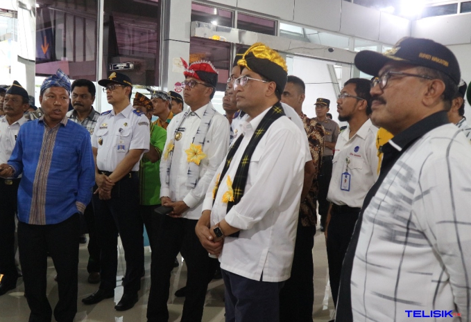 Menteri Perhubungan RI Budi Karya Sumadi memantau kesiapan Bandara Matahora. Foto: Rustam/Telisik