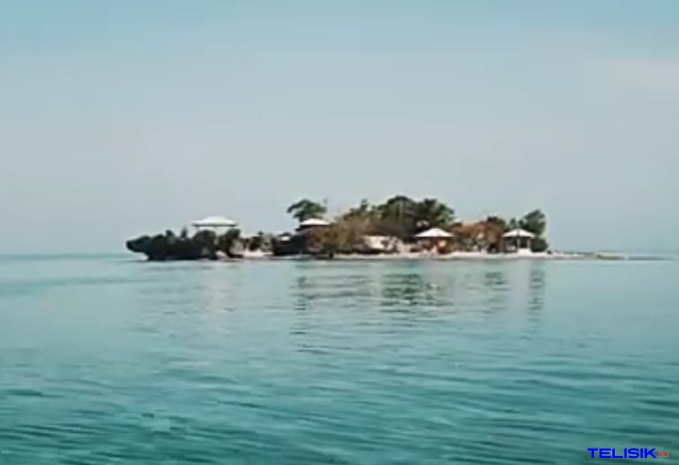 Pulau Buluambau atau Pulau Kali Liwuto yang telah dibeli Bupati Busel menggunakan dana Pemda Busel, namun sertifikat pulau itu atas nama Anak Bupati Busel La Ode Riswal. Foto: Istimewa