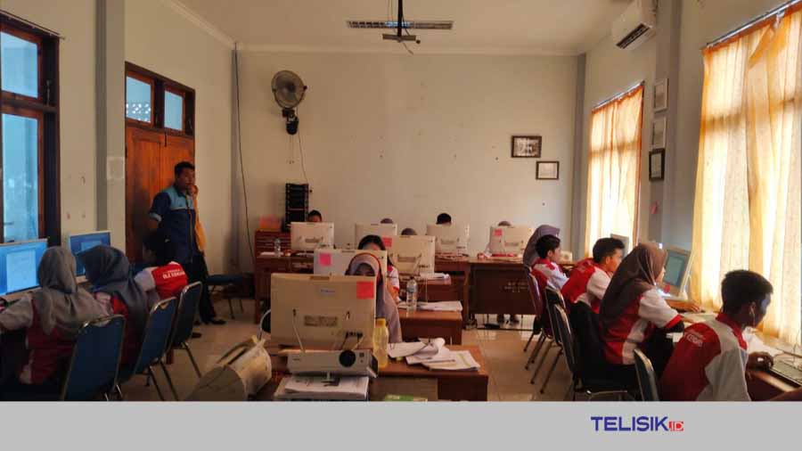 Pelatihan siswa pada program administrasi perkantoran BLK Kendari. Foto: Ibnu Sina Ali Hakim/Telisik