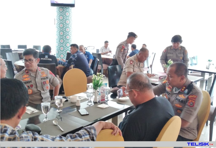 Ketgam : Kapolda Sultra bersama Kapolres Kendari pantau jalannya Kongres PAN. Foto : Ibnu Sina/Telisik