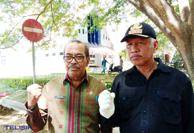 Kadinkes Muna, La Ode Rimba Sua bersama Kadis Kominfo, Dahlan Kalega. Foto : Naryo/Telisik