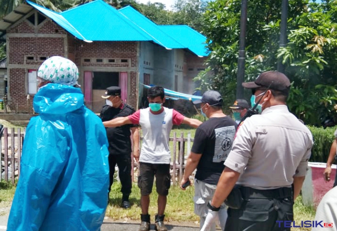 Pemda Konut semprot disinfektan bagi pengendara. Foto: Istimewa