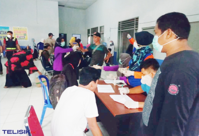 Posko skrining kesehatan Gugus Satgas COVID-19 Pelabuhan Penyeberangan Tobaku-Siwa, Kolaka Utara. Foto: Muh. Risal/Telisik