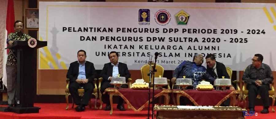 Mahfud MD berpidato pada pelantikan Pengurus DPW IKA UII. Foto: Dul/Telisik