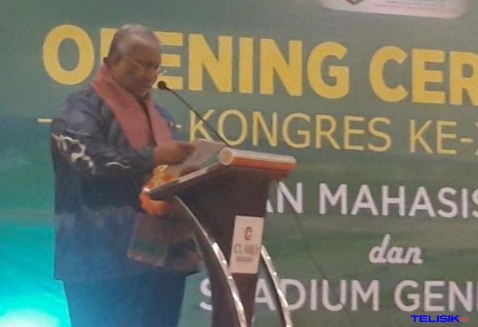 Gubernur Sultra Ali Mazi saat membuka Kongres HMI ke 32 di Kendari Sulawesi Tenggara. Foto: Dul/Telisik