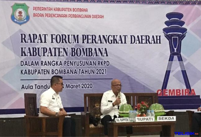 Bupati Bombana, H. Tafdil saat membuka Rapat Forum Perangkat Daerah. Foto: Hir/Telisik