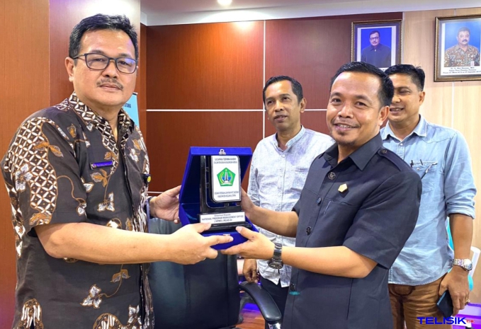 Rombongan DPRD Kolut bersama Kepala Pusat Pelatihan dan Penyuluhan serta Peningkatan SDM, di Kantor Kementan RI. Foto: Istimewa