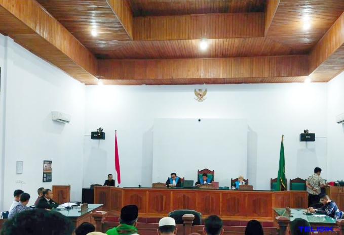 Sidang putusan Hikma Sanggala dan IAIN Kendari. Foto: Ibnu Sina/Telisik