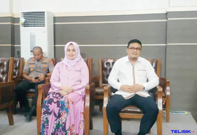 Kandidat Cawawali Kota Kendari, Siska Karina Imran dan Adi Jaya Putra. Foto: Musdar/Telisik
