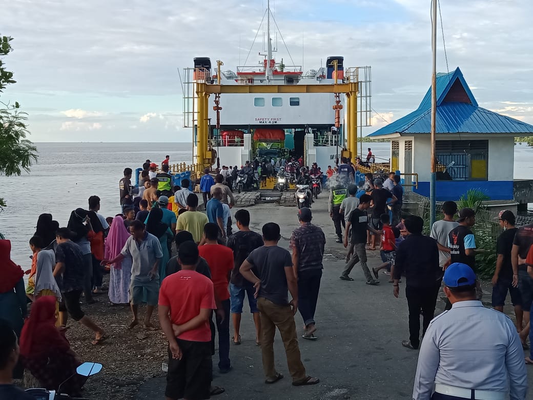 Pelabuhan penyeberangan Tobaku, Kabupaten Kolaka Utara. Foto: Muh. Risal/Telisik