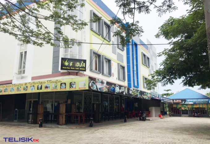 Warkop Kopi Radja dan Hardrock Kafe, dua dari beberapa warung kopi yang memutuskan tutup sementara selama COVID-19 masih mewabah. Foto: Dul/Telisik.
