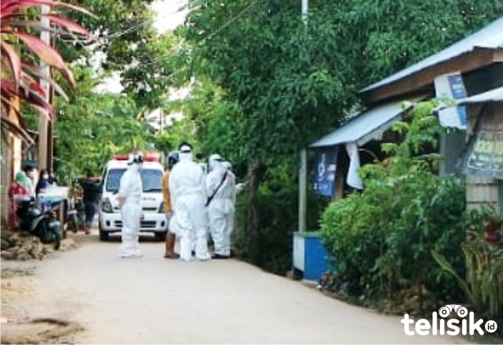Proses penjemputan pasien dan keluarganya untuk di bawa ke Rumah Sakit, Foto: Ridwan/Telisik