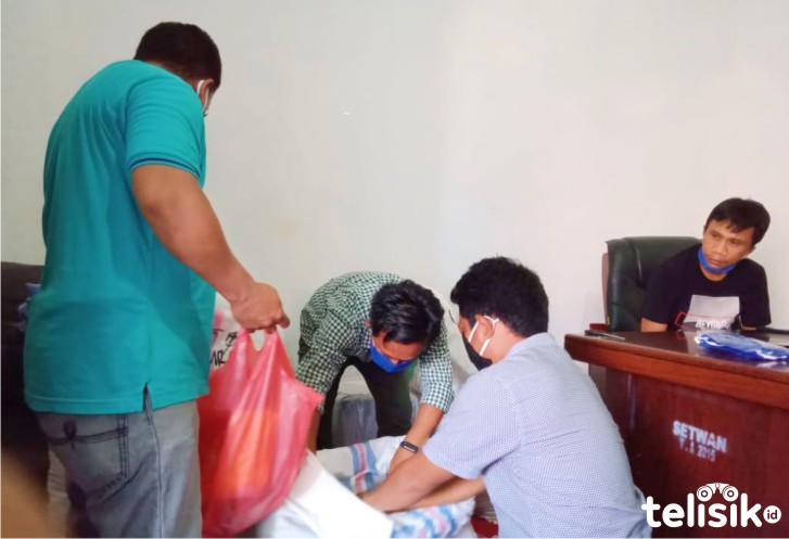 APD pesanan DPRD Bombana tiba di Bombana dan siap disalurkan kepada masyarakat. Foto: Hir/Telisik