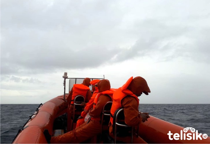 Proses pencarian satu orang nelayan yang hilang di perairan Wakatobi. Foto: Ist