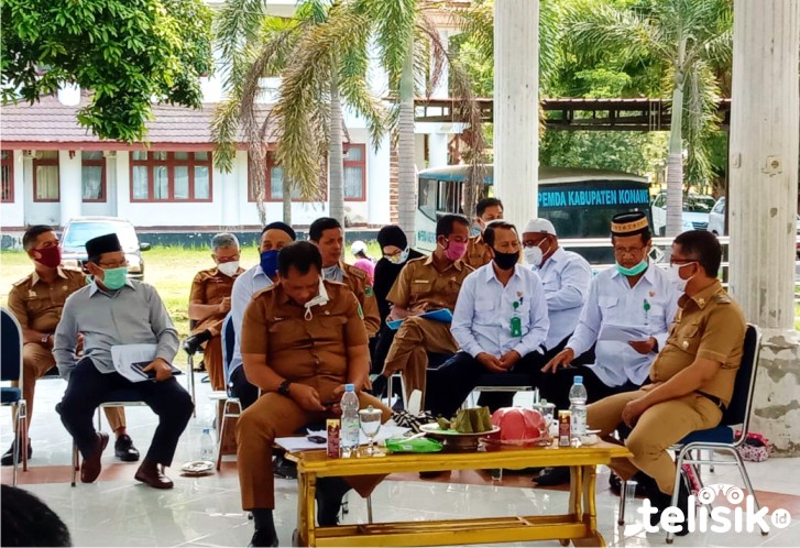 Ketua Baznas Konawe (kedua dari kanan) saat memaparkan besaran zakat fitrah. Foto: Muh. Surya Putra/Telisik