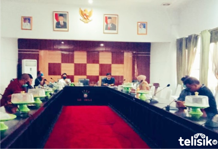 Suasana di ruang rapat Dewan. Foto: Hir/Telisik