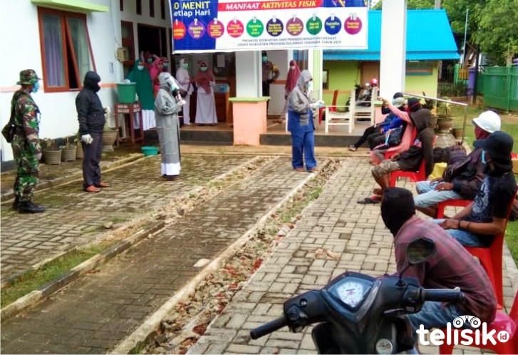 Penumpang kapal KM Lambelu saat pemeriksaan kesehatan di Puskesmas. Foto: Istimewa