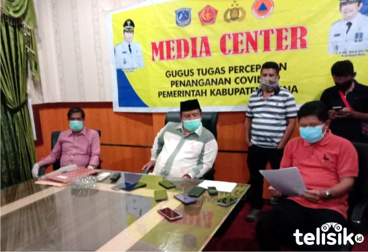 Tim Satgas Percepatan Penanganan COVID-19 Muna dalam suatu konferensi pers. Foto: Naryo/Telisik