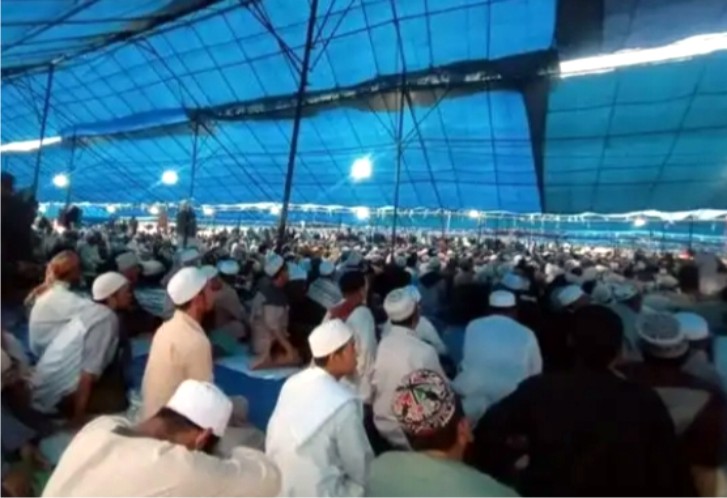 Ribuan jemaah tablig saat mengikuti ijitima ulama di Pakatto Kabupaten Gowa. Foto: Repro BBC News