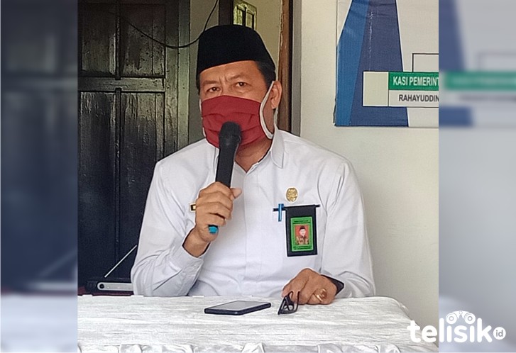 Kepala Kantor Kementerian Agama Kabupaten Kolaka Utara, Drs. Baharuddin, M.Si saat menghadiri penyerahan zakat profesi kepada masyarakat di Kecamatan Pakue, Kolaka Utara. Foto: Muh. Risal/Telisik