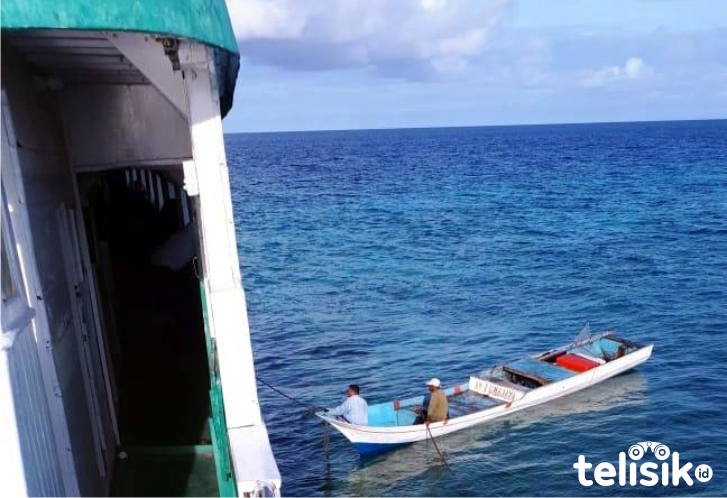 Kapal Harapan Mujur yang kandas di laut Wakatobi. Foto: Ist.