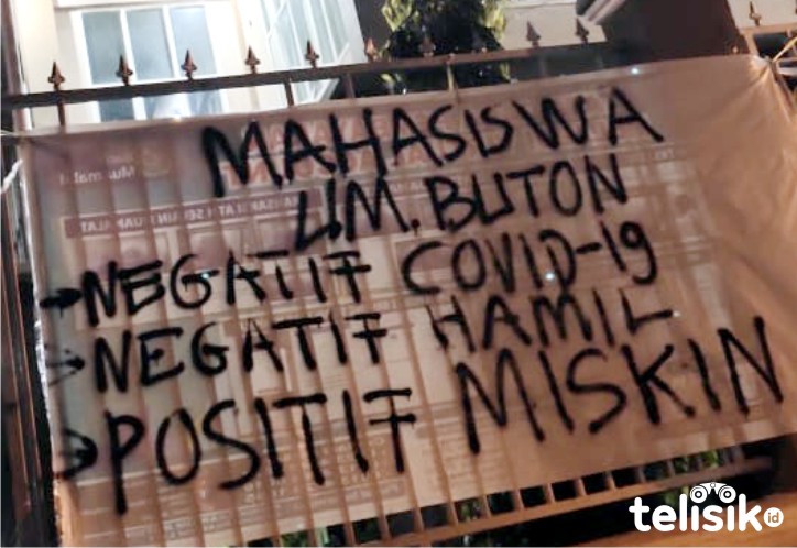Aksi Mahasiswa UM Buton memboikot Kampus. Foto: Ridwan Telisik