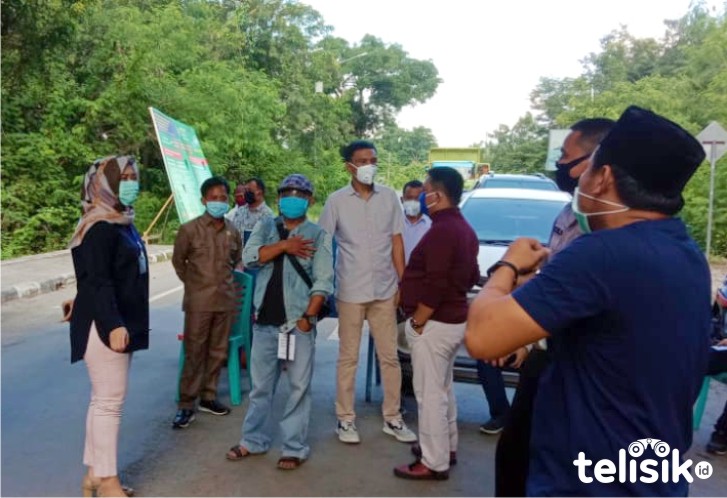 Pemantauan arus mudik di pintu masuk Bombana, Gerbang PPA Rawa Aopa Kec. Lantari Jaya. Foto: Hir/Telisik