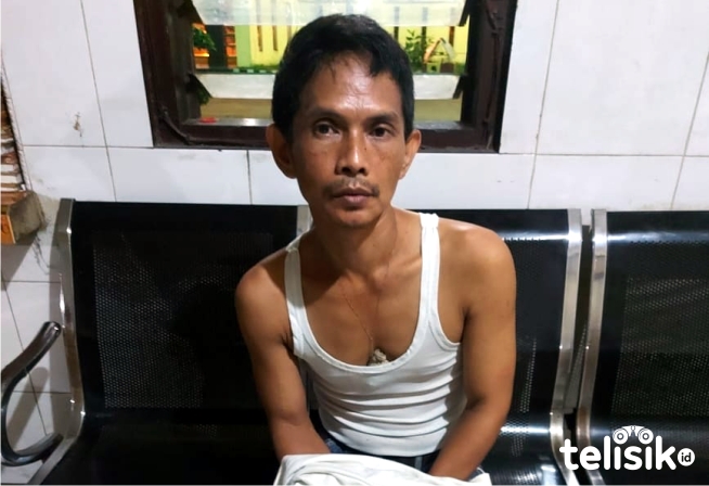 Pelaku, Haris yang memukul ibu kandungnya, Suparti, hingga meninggal. Foto: Ones Lawolo/Telisik