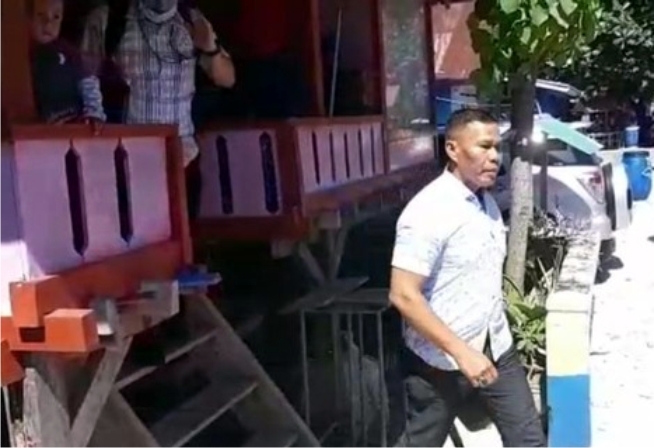 Ruslan Buton saat dijemput polisi. Foto: Repro Google.com