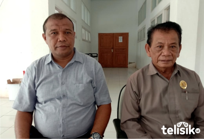 Ketua DPRD Muna, La Saemuna bersama Ketua Fraksi Demokrat, Awal Jaya Bolombo. Foto: Sunaryo/Telisk