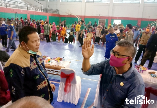 Bupati Muna, LM Rusman Emba bersama Sekretaris Komisi III DPRD Sultra, LM Masrhudi. Foto: Sunaryo/Telisik