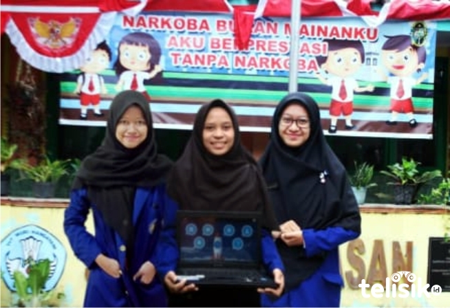 Mahasiswa Fakultas Ilmu Pendidikan Universitas Negeri Yogyakarta membuat media pembelajaran interaktif berbasis flash. Foto: Affan Safani Adham/Telisik