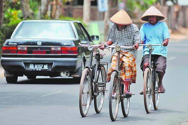 Maraknya orang bersepeda, membuat pemerintah membuat regulasi yang mengatur tentang bersepeda.  Foto: Repro google.com