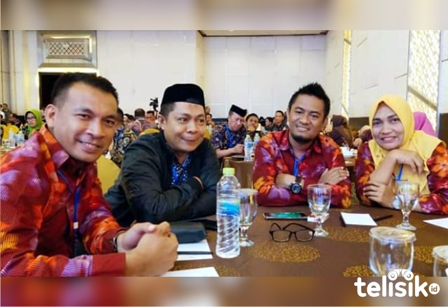 Ketua KPU Muna, Kubais bersama komisioner lainnya. Foto: Sunaryo/Telisik