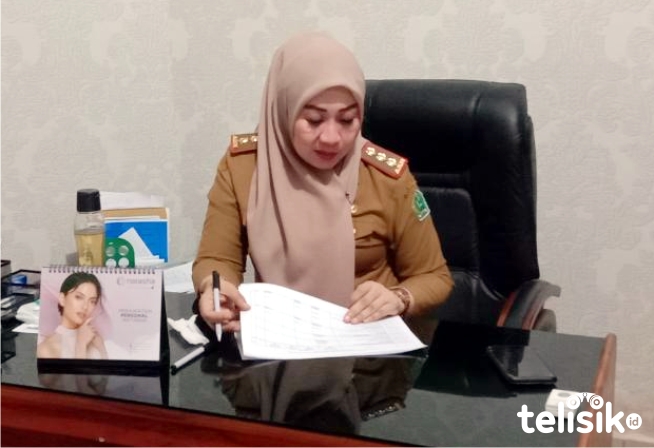 Kepala BPPRD Cici Ita Ristianti saat memberikan keterangan didepan awak media.  Foto: Muh. Surya Putra/Telisik
