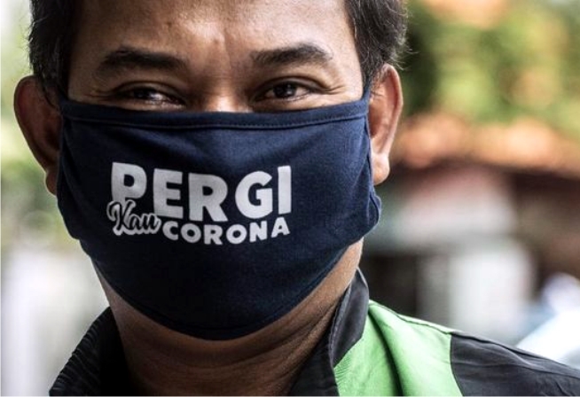 Peringatan WHO tentang Cara Pakai Masker Kain yang Aman, ini untuk mengurangi dampak terpapar COVID-19. Foto: CNN Indonesia